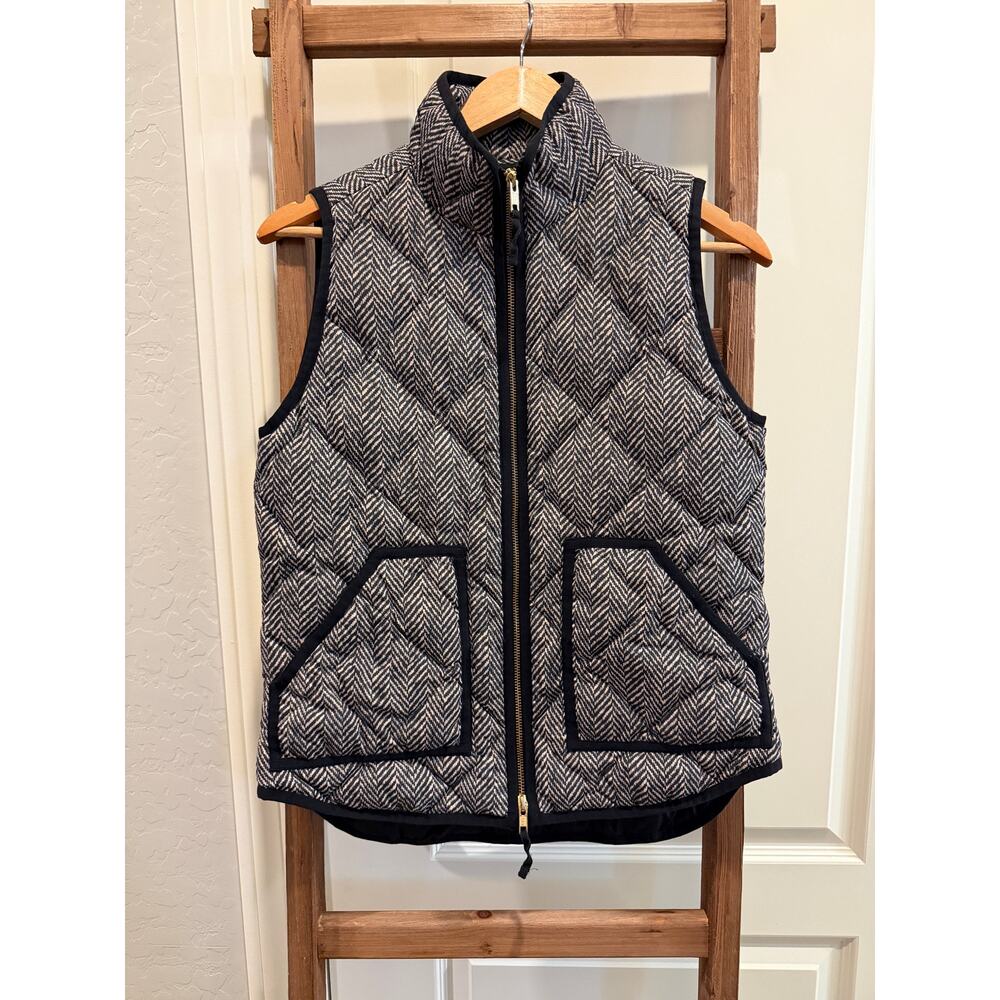 J. Crew Quilted Herringbone Down Feather Vest
- full zip-Size XS Black Cream